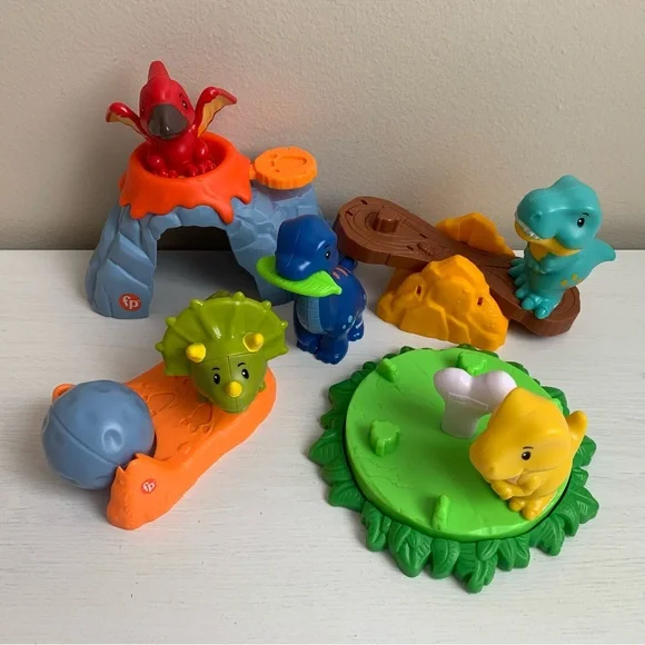 Fisher-Price Little People Dinosaur Playground Lot - Picture 1 of 8